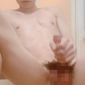 【初登場】アイドルグループに在籍していそうな爽やかなルックスと細身の体型で全裸風呂オナニーを披露！